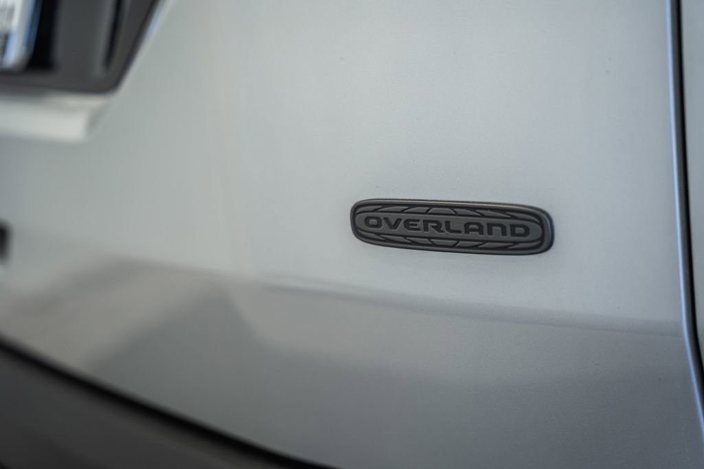 New 2026 Jeep Cherokee Overland image 7