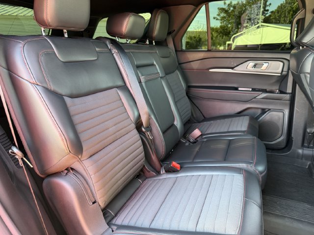 Used 2025 Ford Explorer ST-Line w/ Premium Package RWD image 27