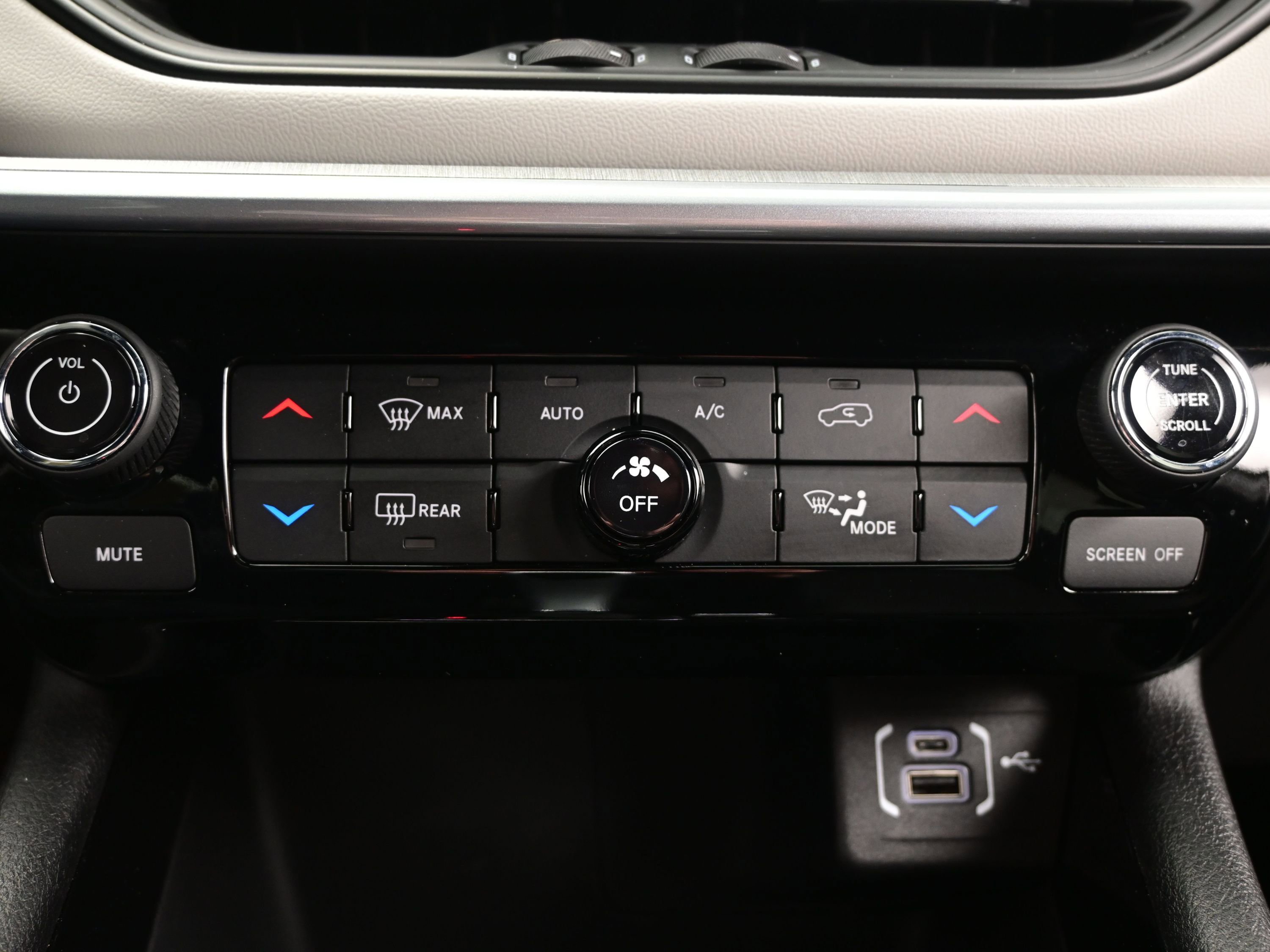 Used 2025 Jeep Compass Limited w/ Elite Group image 19