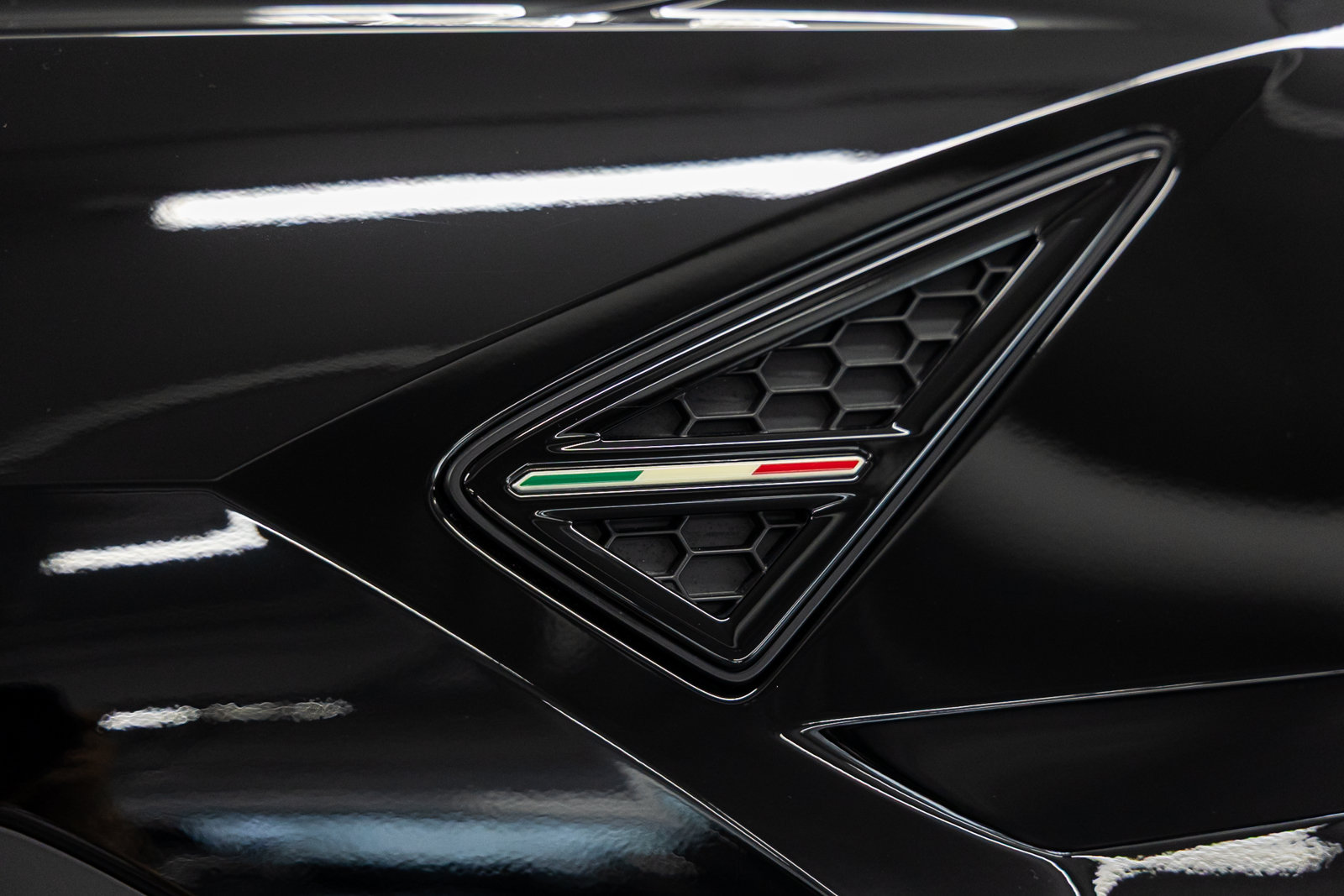 Used 2024 Lamborghini Urus S AWD/4WD image 14