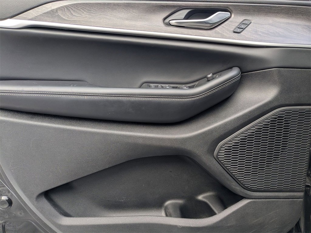 Used 2024 Jeep Grand Cherokee L Limited w/ Luxury Tech Group II image 13