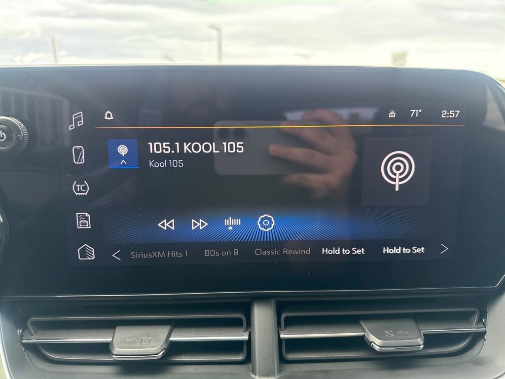 Used 2024 Chevrolet Trax RS w/ Sunroof Package image 19