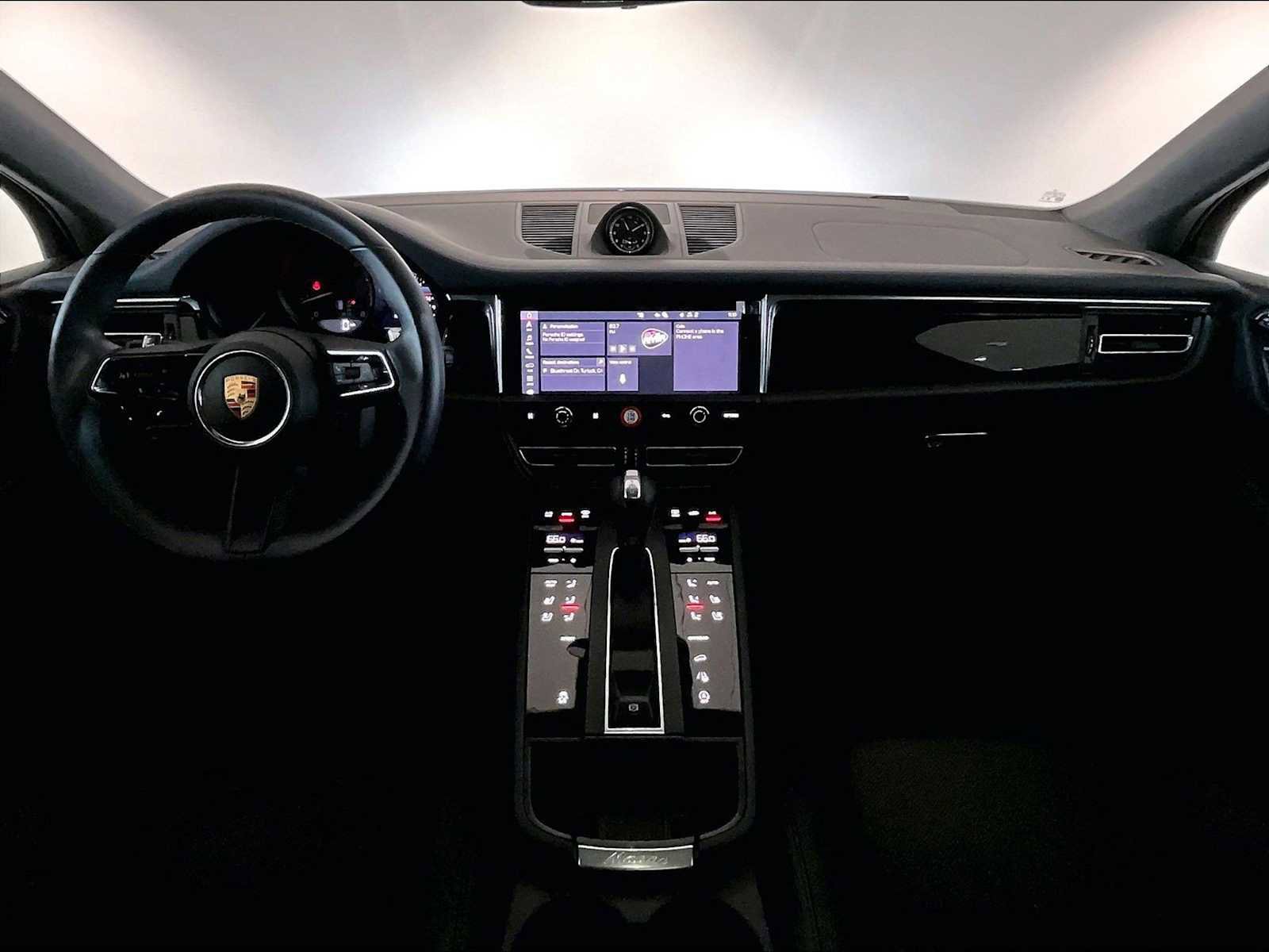 Used 2025 Porsche Macan image 17