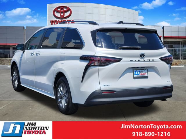 Used 2026 Toyota Sienna XLE FWD image 7