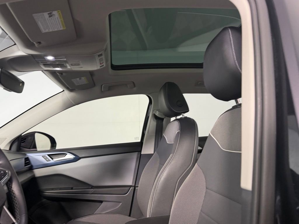 Used 2023 Volkswagen Taos SE w/ Panoramic Sunroof Package image 21