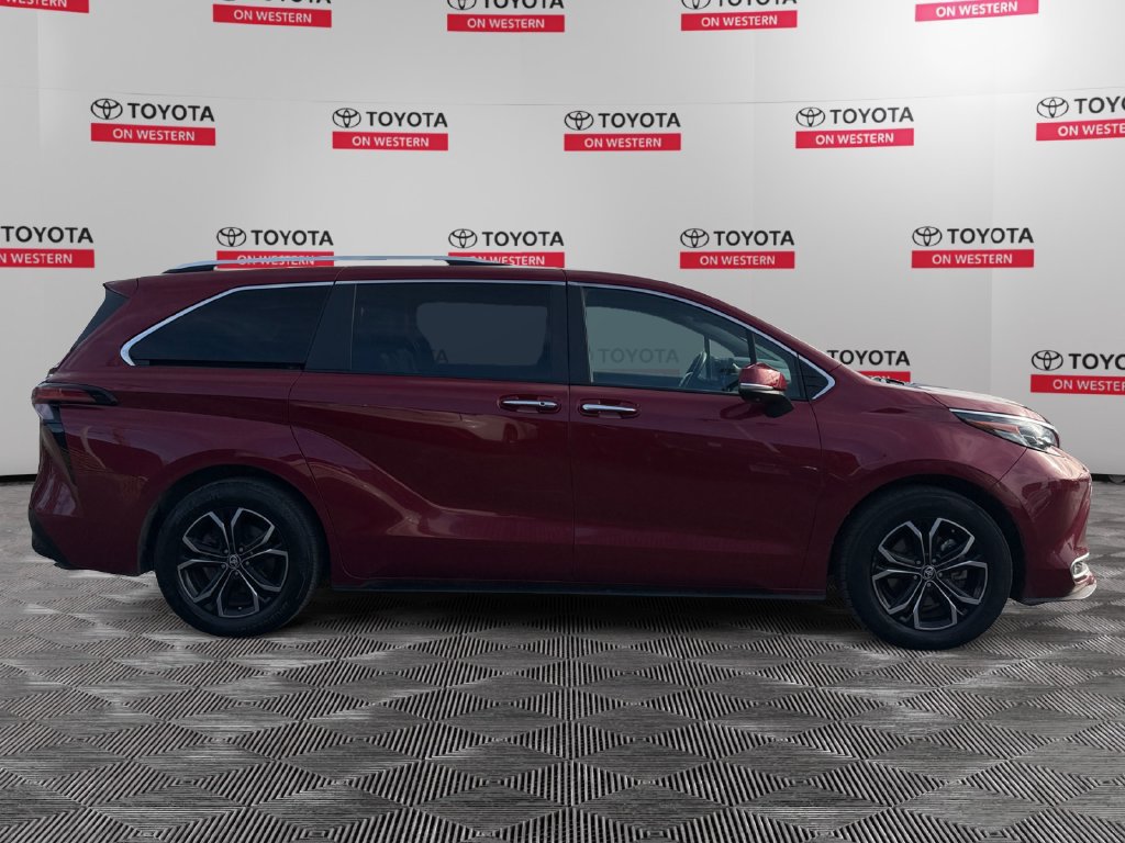 Used 2025 Toyota Sienna Platinum AWD/4WD image 4