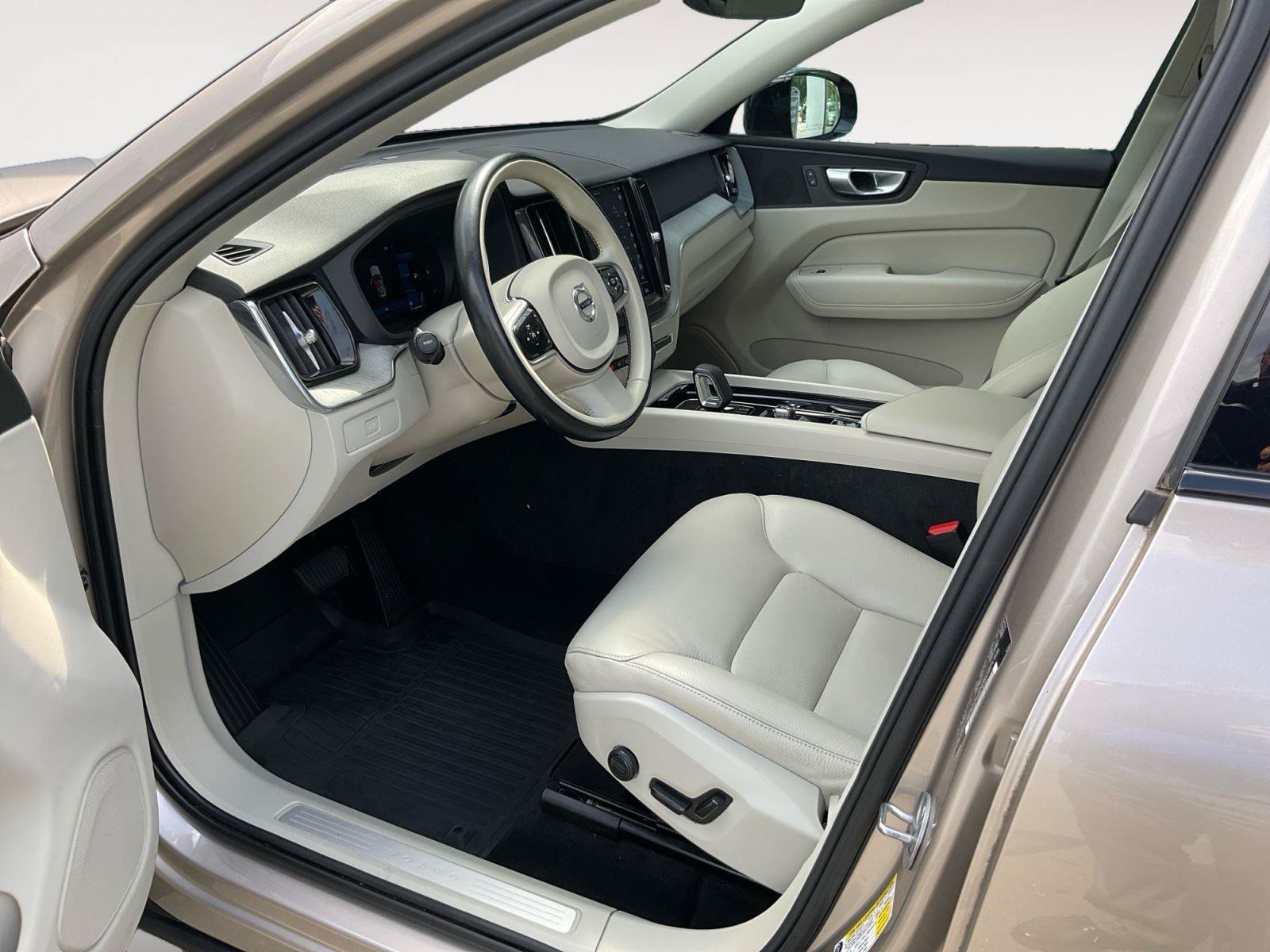 Certified 2024 Volvo XC60 B5 Plus w/ Climate Package AWD/4WD image 9