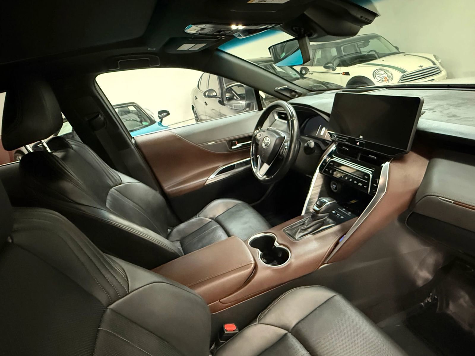 Used 2023 Toyota Venza Limited image 24