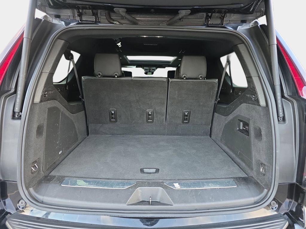 Used 2021 Cadillac Escalade ESV Premium Luxury w/ Performance Package image 14