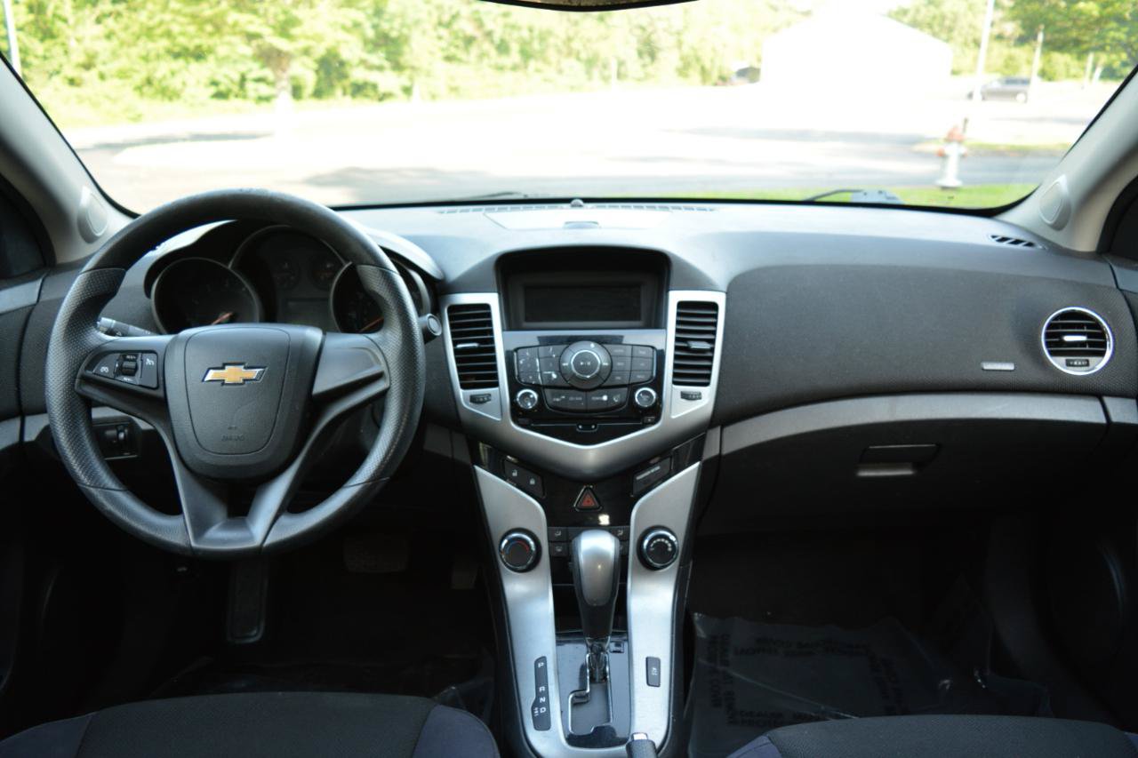Used 2014 Chevrolet Cruze LT FWD image 18