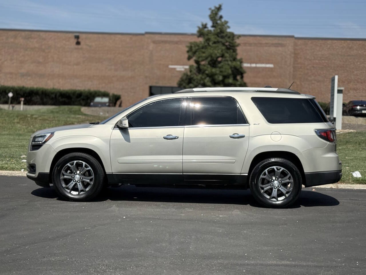 Used 2015 GMC Acadia SLT w/ Open Road Package AWD/4WD image 7