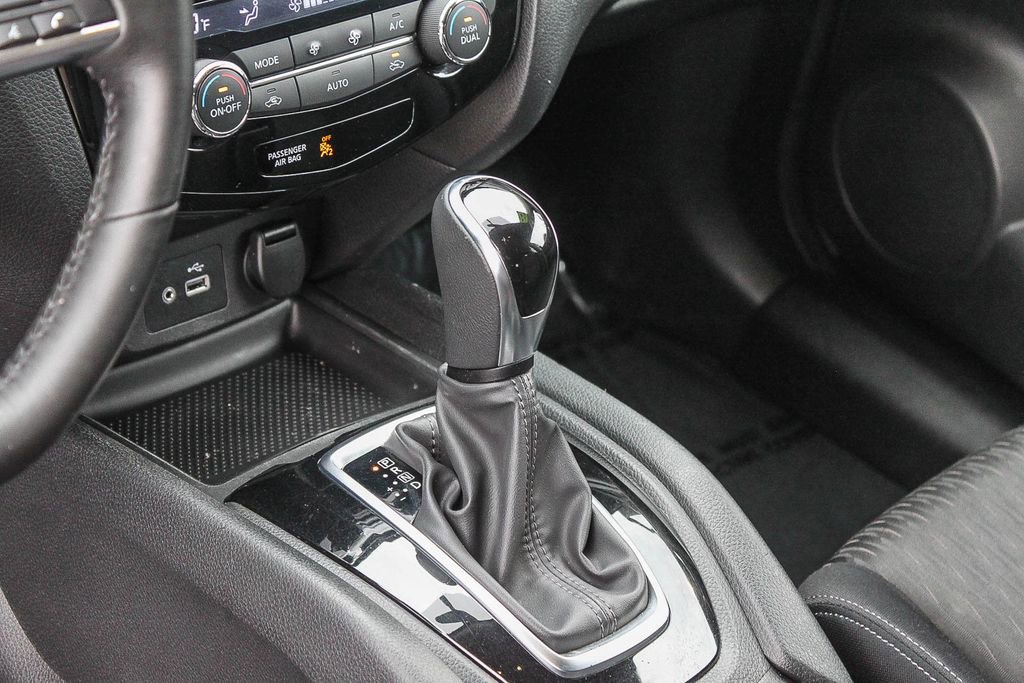 Used 2018 Nissan Rogue SV image 24