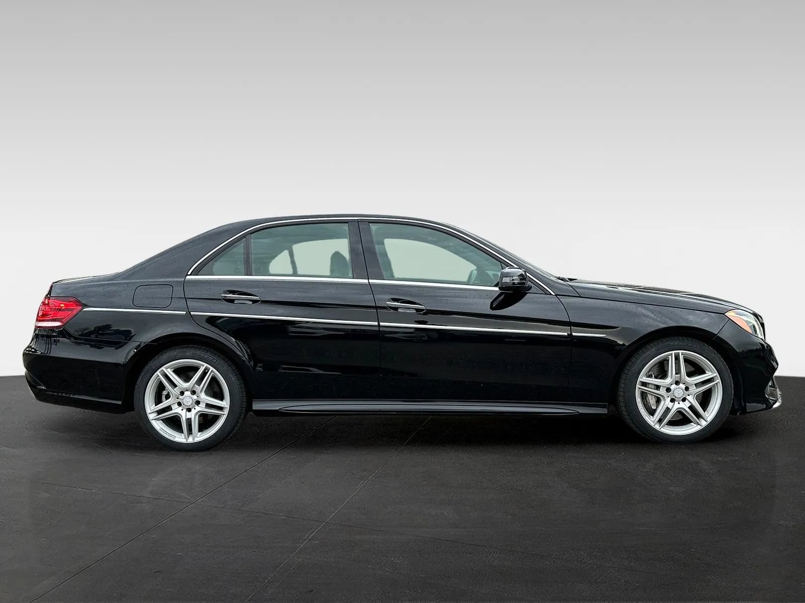 Used 2014 Mercedes-Benz E 550 4MATIC Sedan image 8