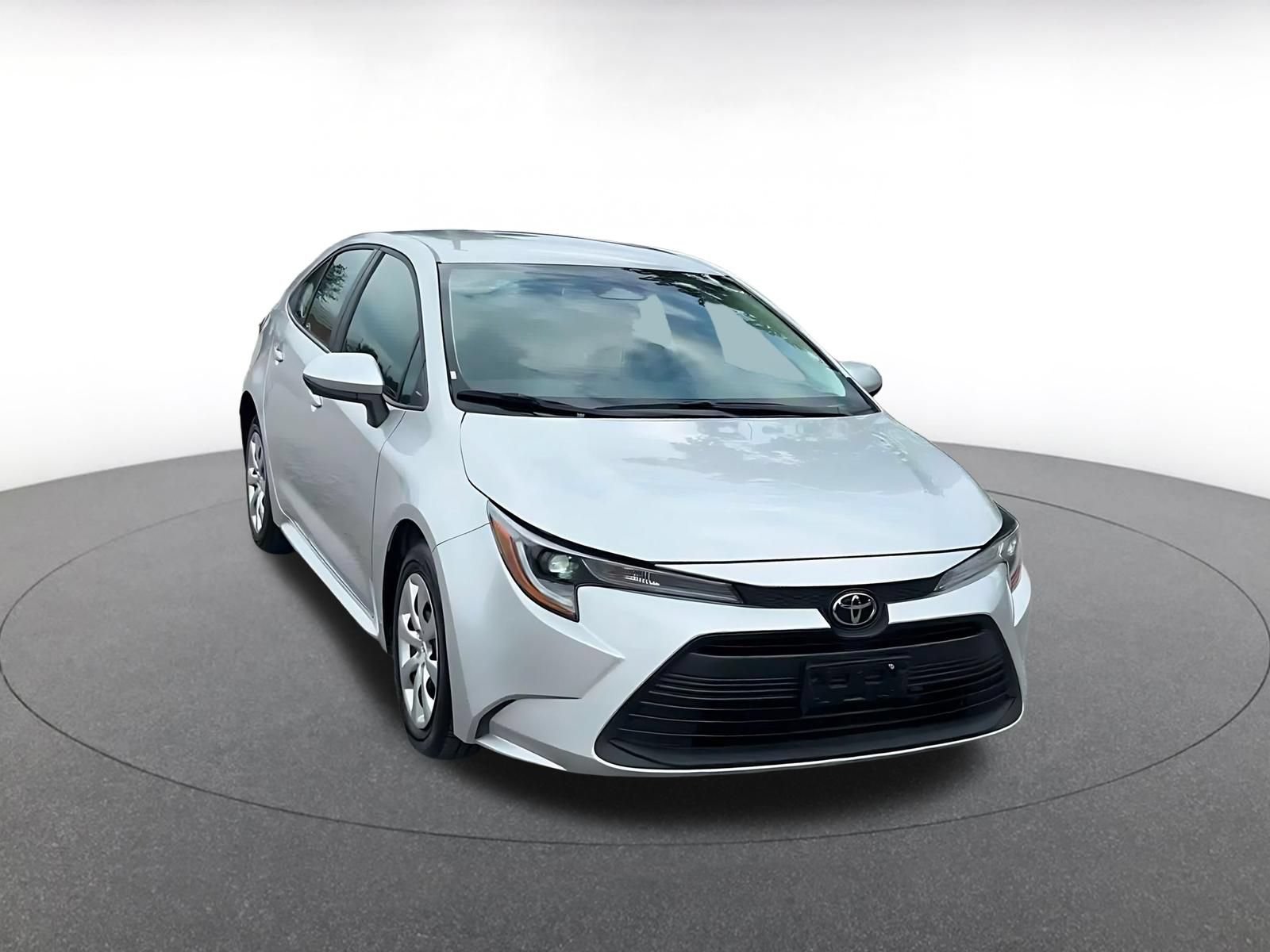 Used 2025 Toyota Corolla LE FWD image 3
