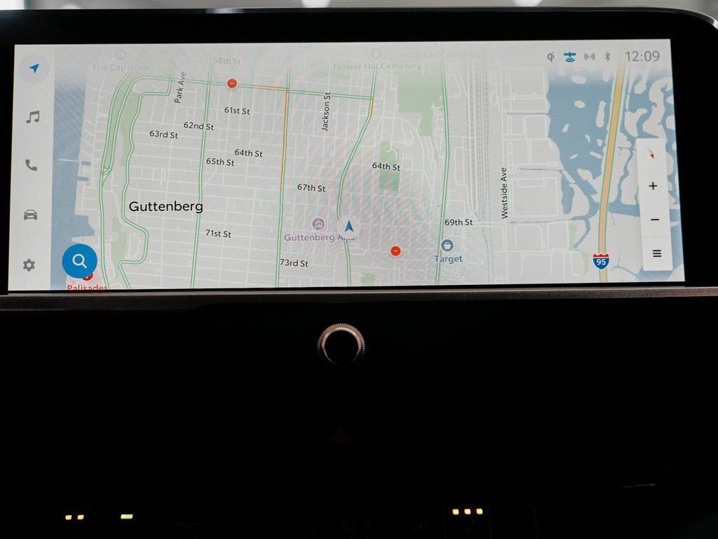 Used 2023 Toyota Crown XLE image 18