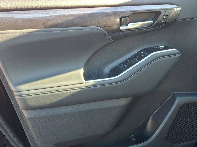 Certified 2026 Toyota Highlander Limited AWD/4WD image 11
