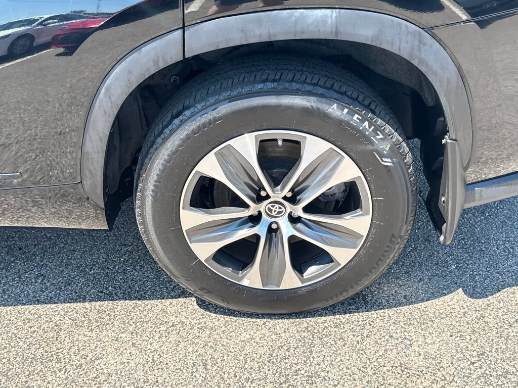 Used 2025 Toyota Highlander XLE AWD/4WD image 44