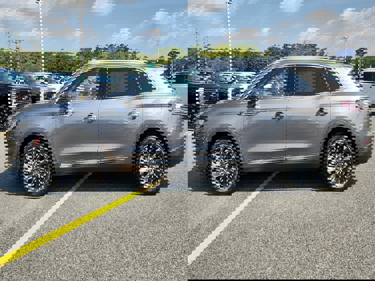 Used 2022 Lincoln Nautilus Reserve w/ Equipment Group 201A AWD/4WD image 5