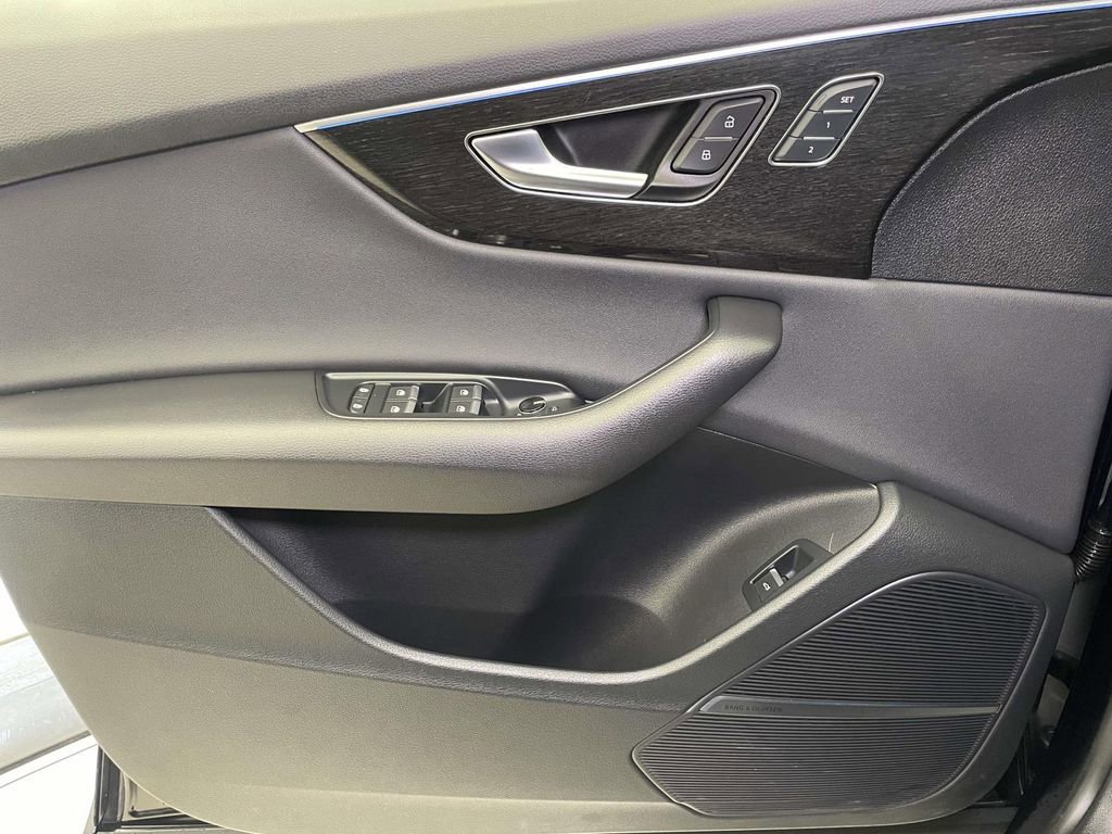 Used 2019 Audi Q8 Premium Plus image 35