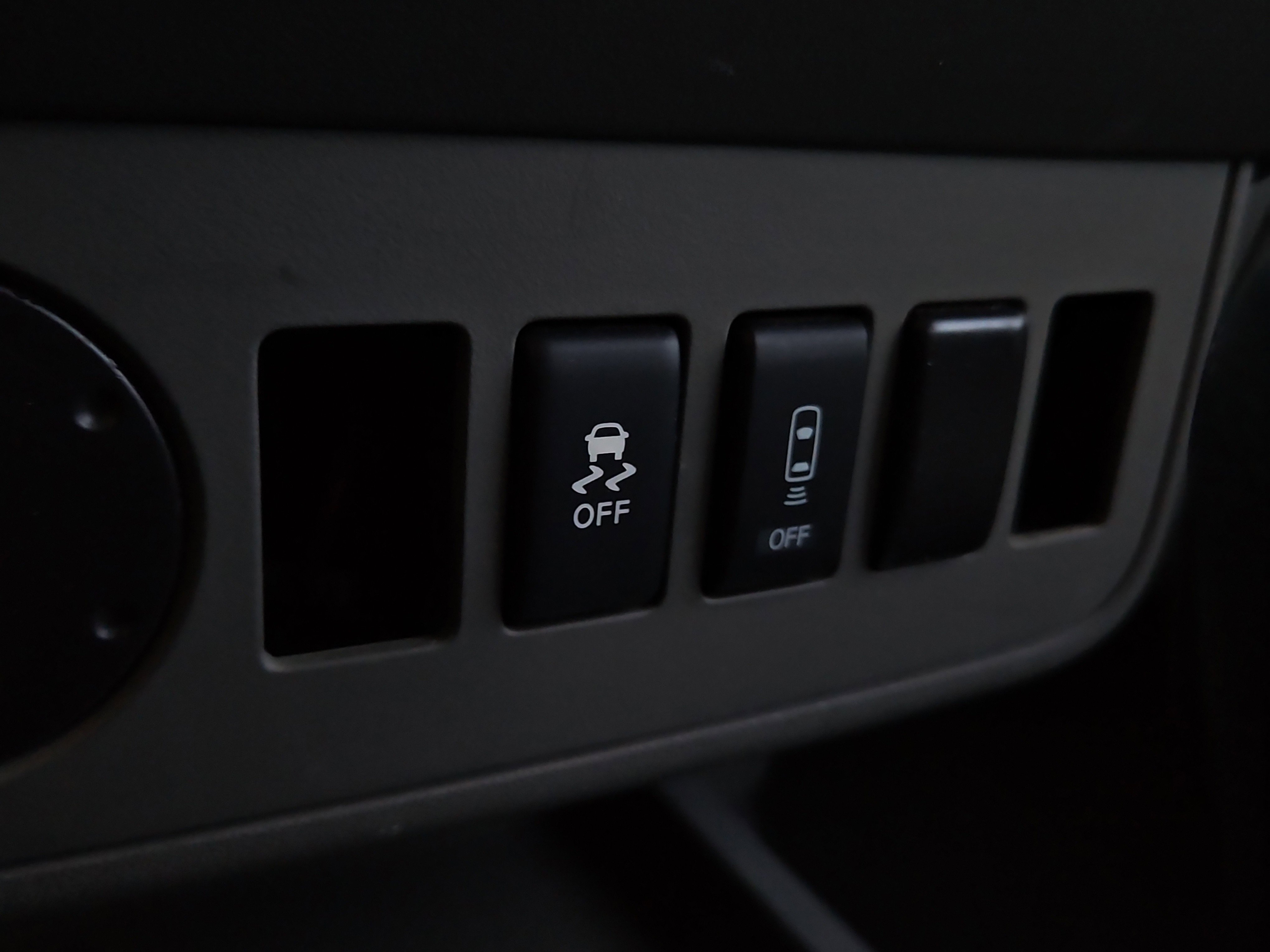 Used 2020 Nissan Frontier SV image 14