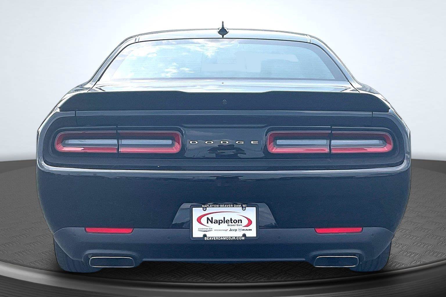 Used 2015 Dodge Challenger R/T Plus RWD image 4