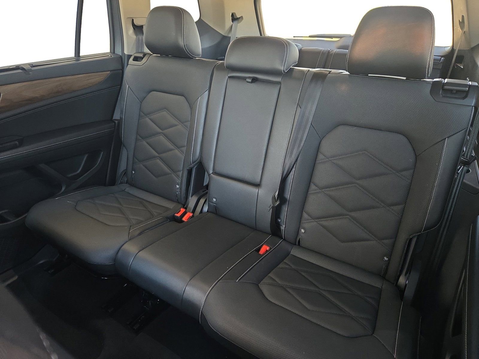 Used 2025 Volkswagen Atlas SE FWD image 13