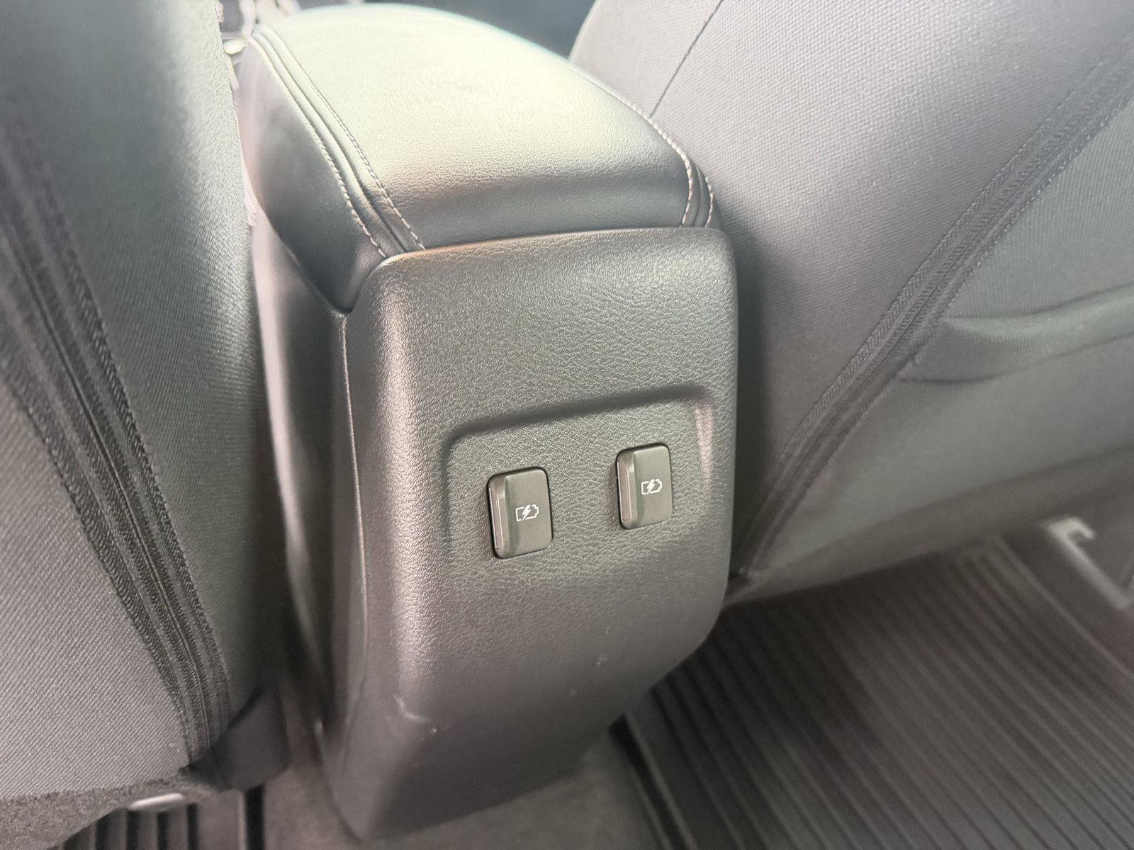 Used 2024 Nissan Kicks SR FWD image 16