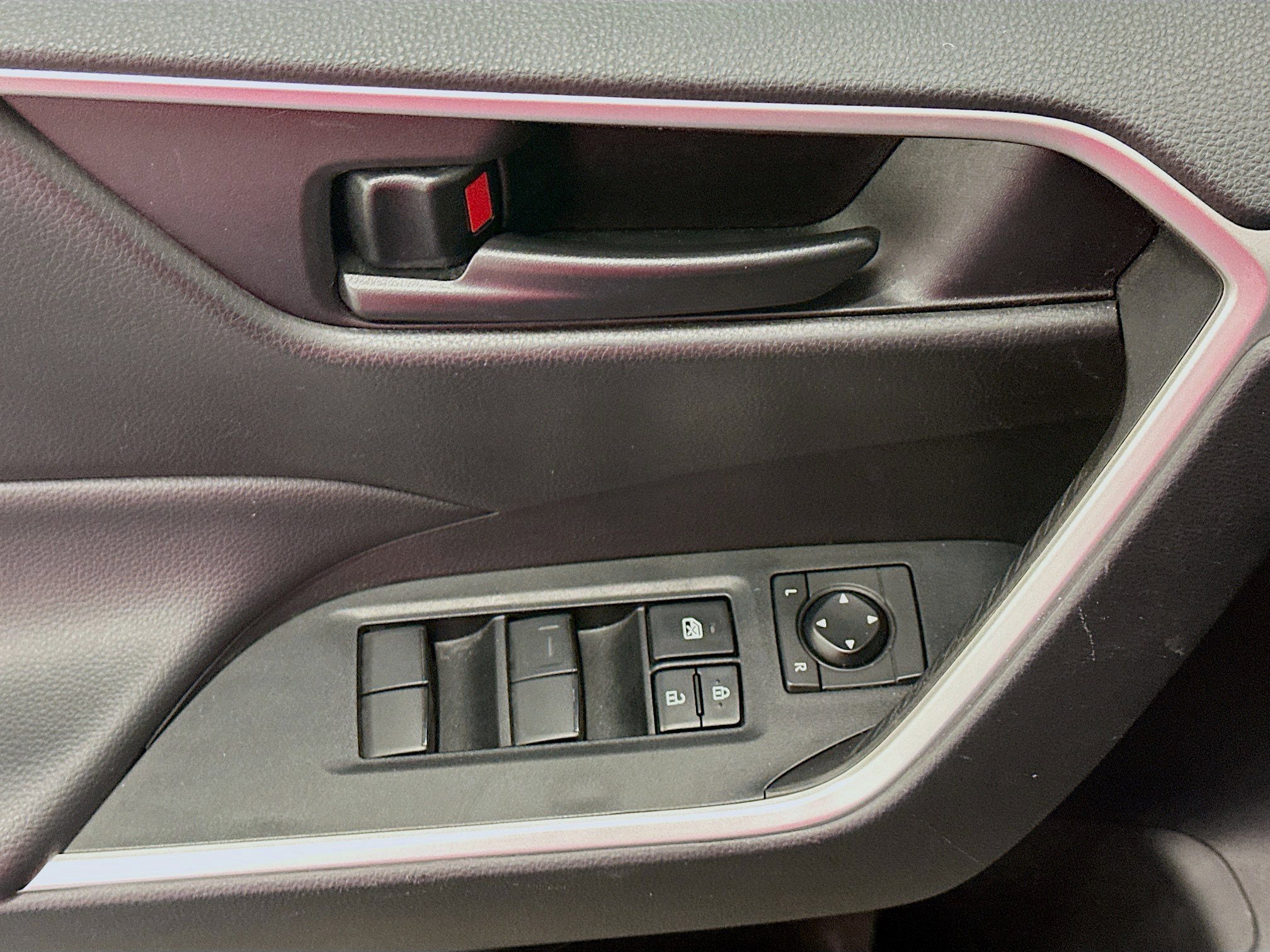 Used 2024 Toyota RAV4 LE image 15