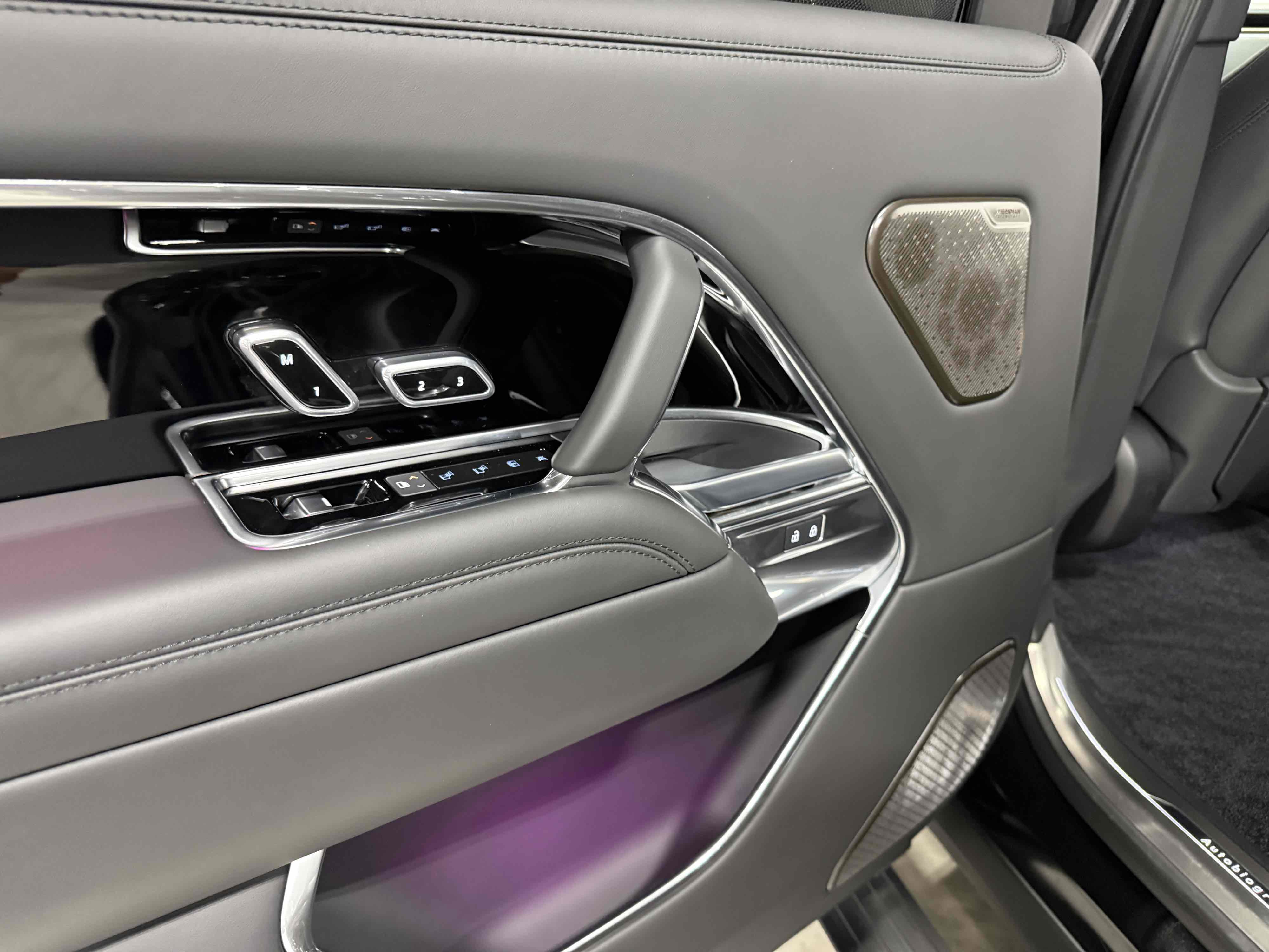 Used 2025 Land Rover Range Rover Long Wheelbase Autobiography image 74