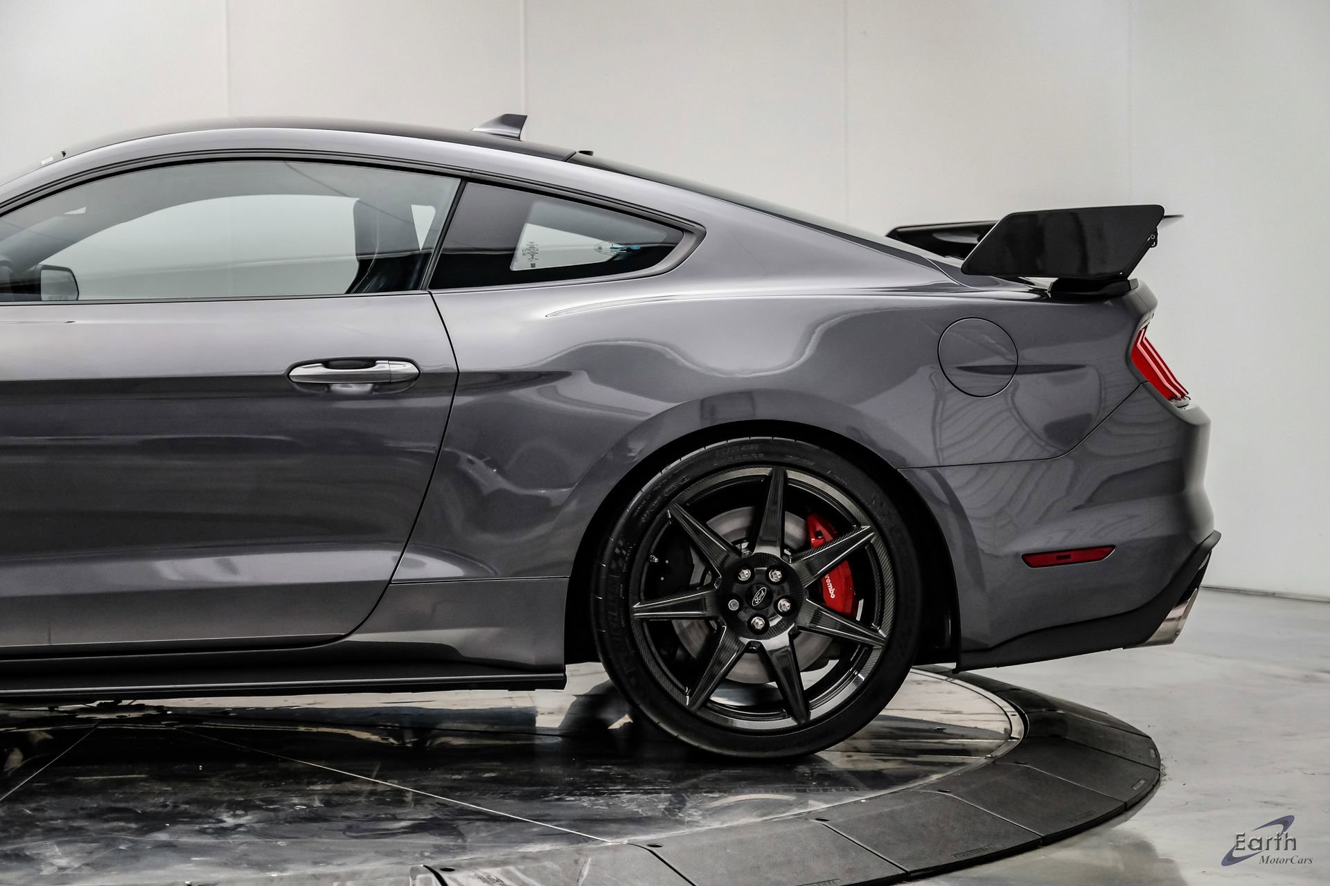 Used 2021 Ford Mustang Shelby GT500 w/ Carbon Fiber Track Pack image 9