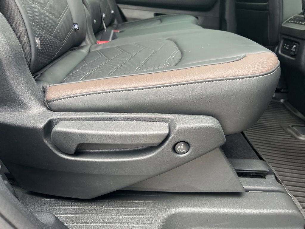 Used 2025 Nissan Pathfinder Platinum w/ Cargo Package image 54