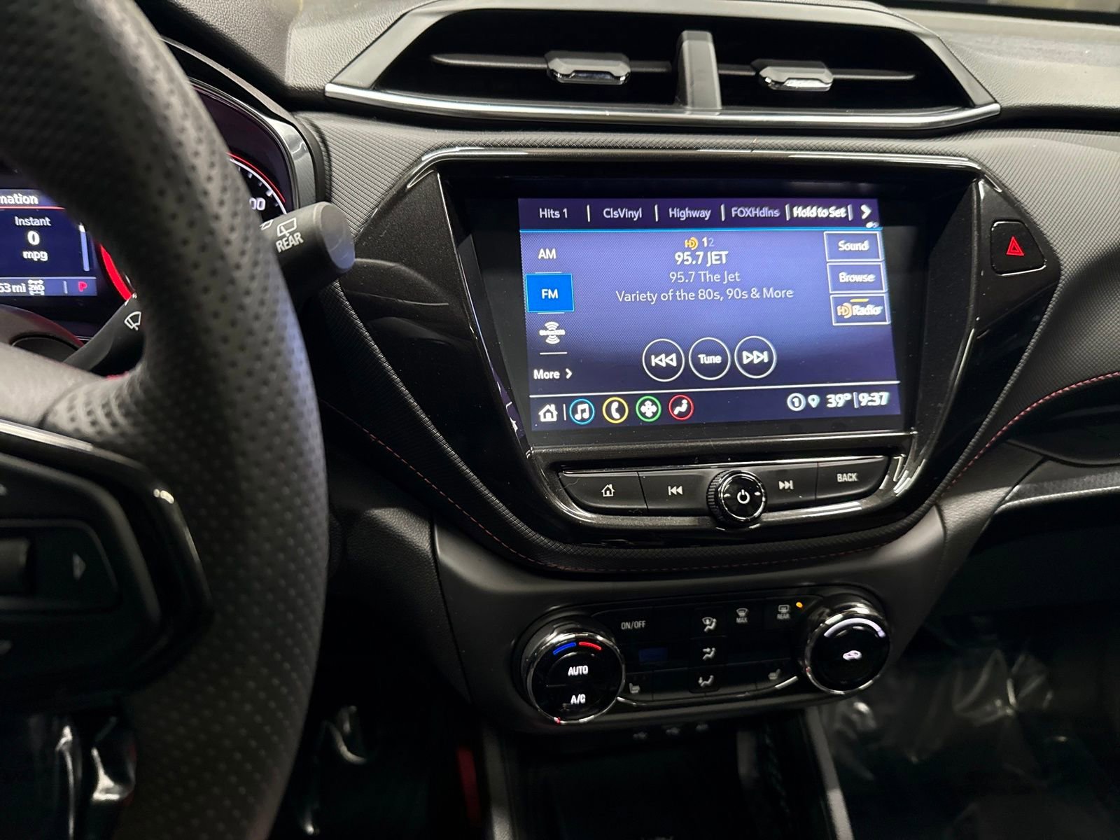 Used 2022 Chevrolet TrailBlazer RS w/ Sun and Liftgate Package image 20