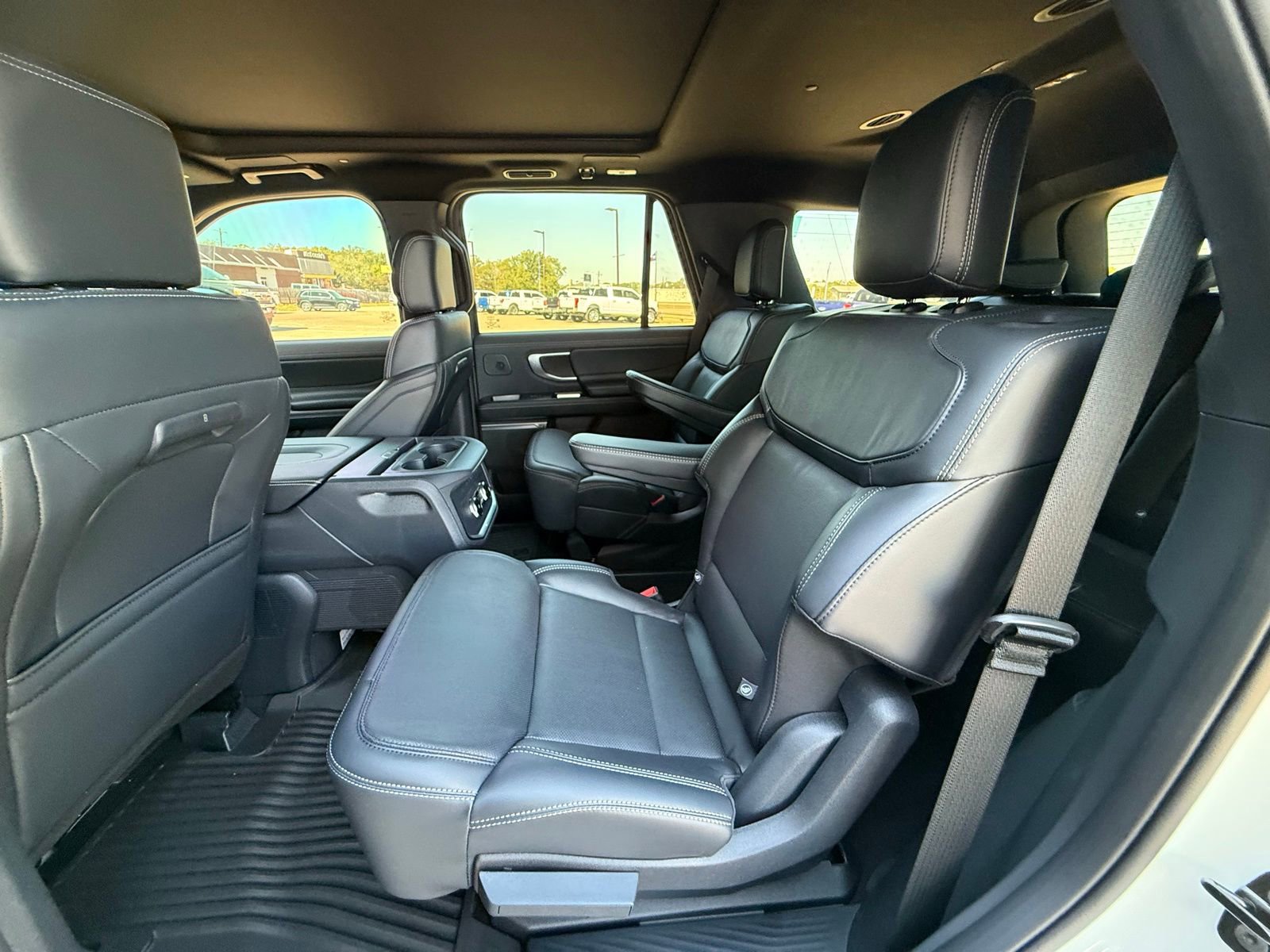 New 2025 Ford Expedition Platinum w/ Stealth Performance Package image 34