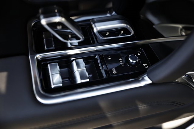New 2025 Land Rover Range Rover Long Wheelbase SE image 24