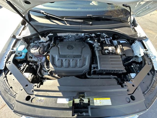 Used 2023 Volkswagen Tiguan SE w/ Panoramic Sunroof Package image 32