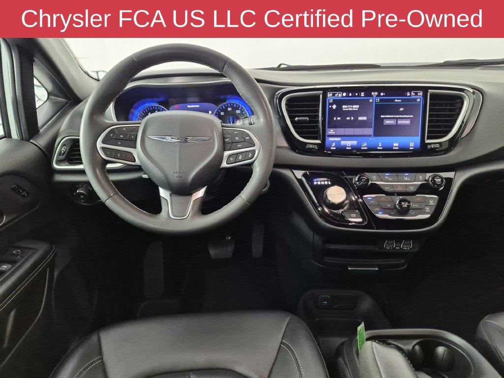 Certified 2025 Chrysler Pacifica Select FWD image 31