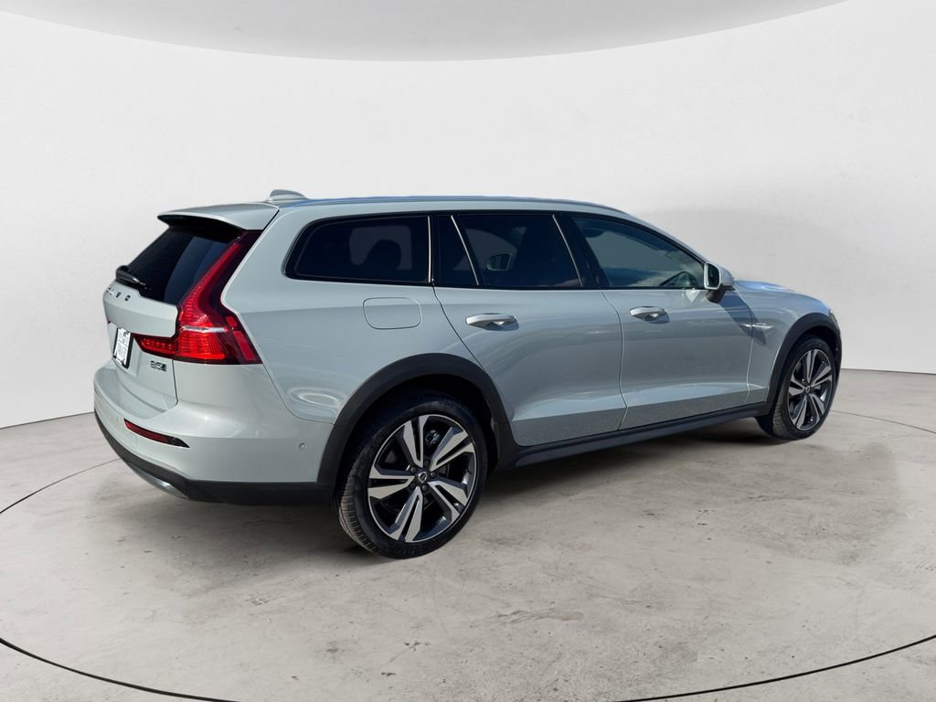 Certified 2025 Volvo V60 B5 Cross Country Plus AWD/4WD image 7