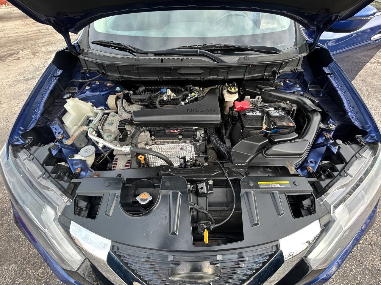 Used 2018 Nissan Rogue SV image 15