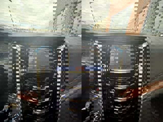 Used 2018 Cadillac Escalade Luxury image 30