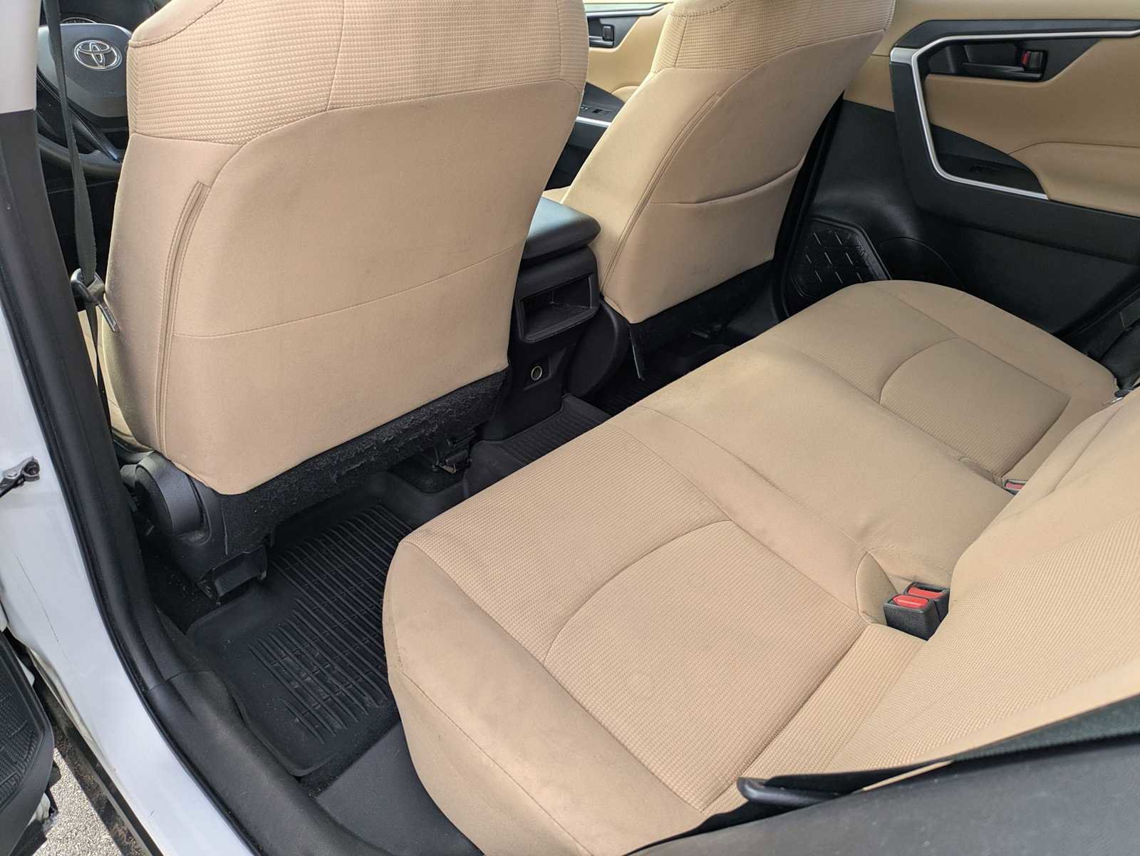 Used 2020 Toyota RAV4 LE image 16