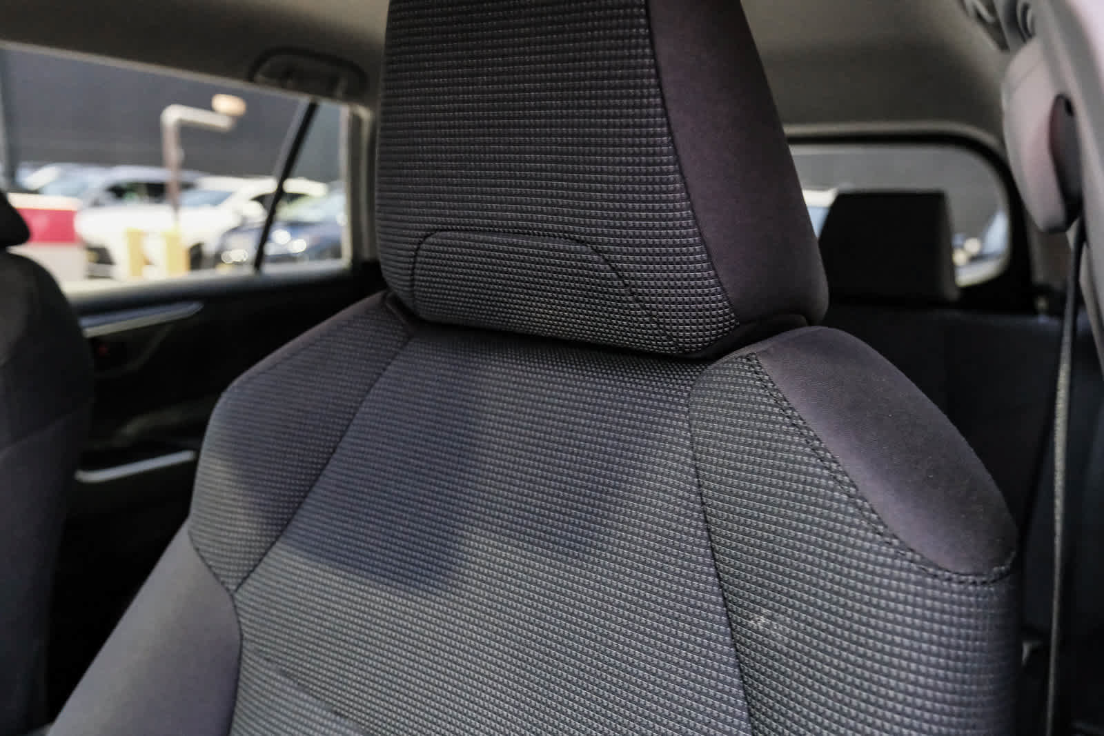 Used 2021 Toyota RAV4 LE w/ Carpet Mat Package (TMS) AWD/4WD image 22