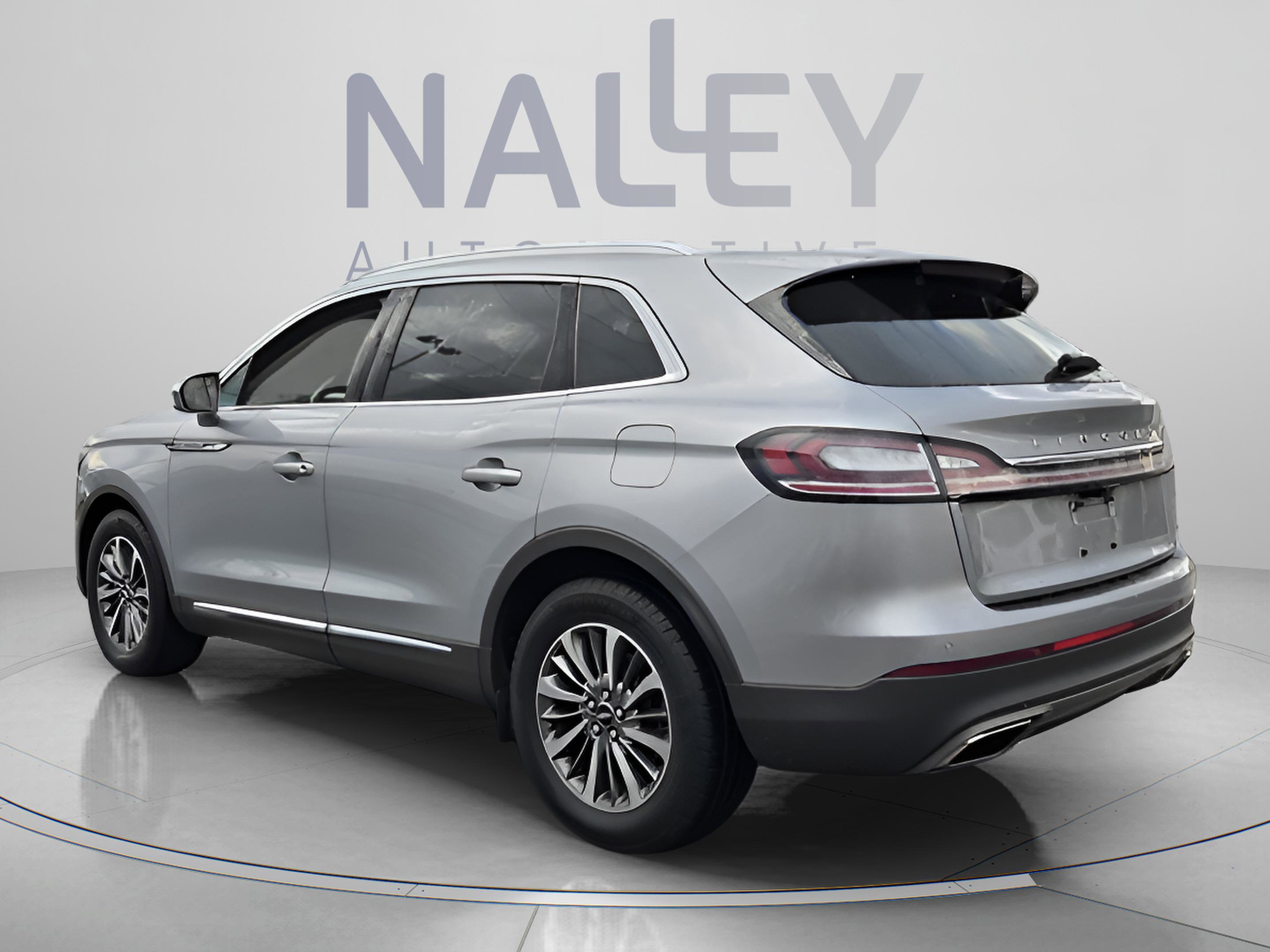 Used 2023 Lincoln Nautilus FWD w/ Premium Package image 3