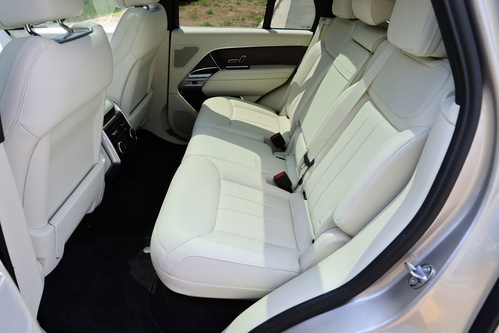 Used 2025 Land Rover Range Rover SE AWD/4WD image 45