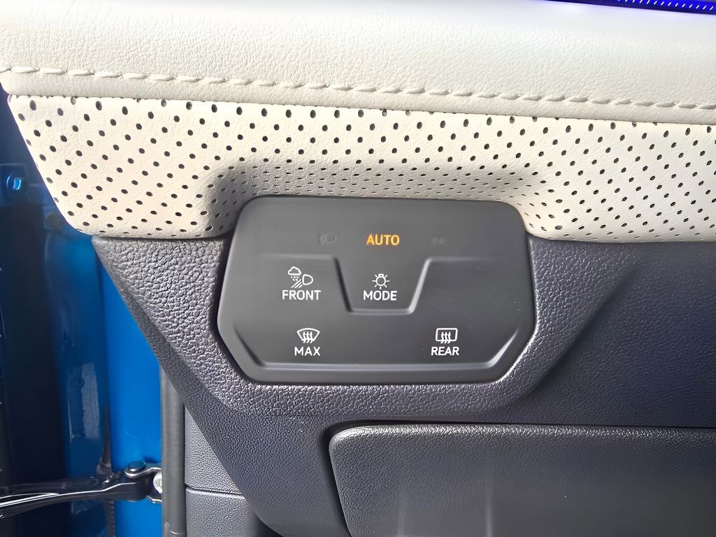 Used 2025 Volkswagen Atlas Cross Sport SEL Premium R-Line image 18