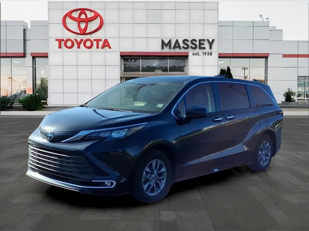Used 2024 Toyota Sienna XLE image 7