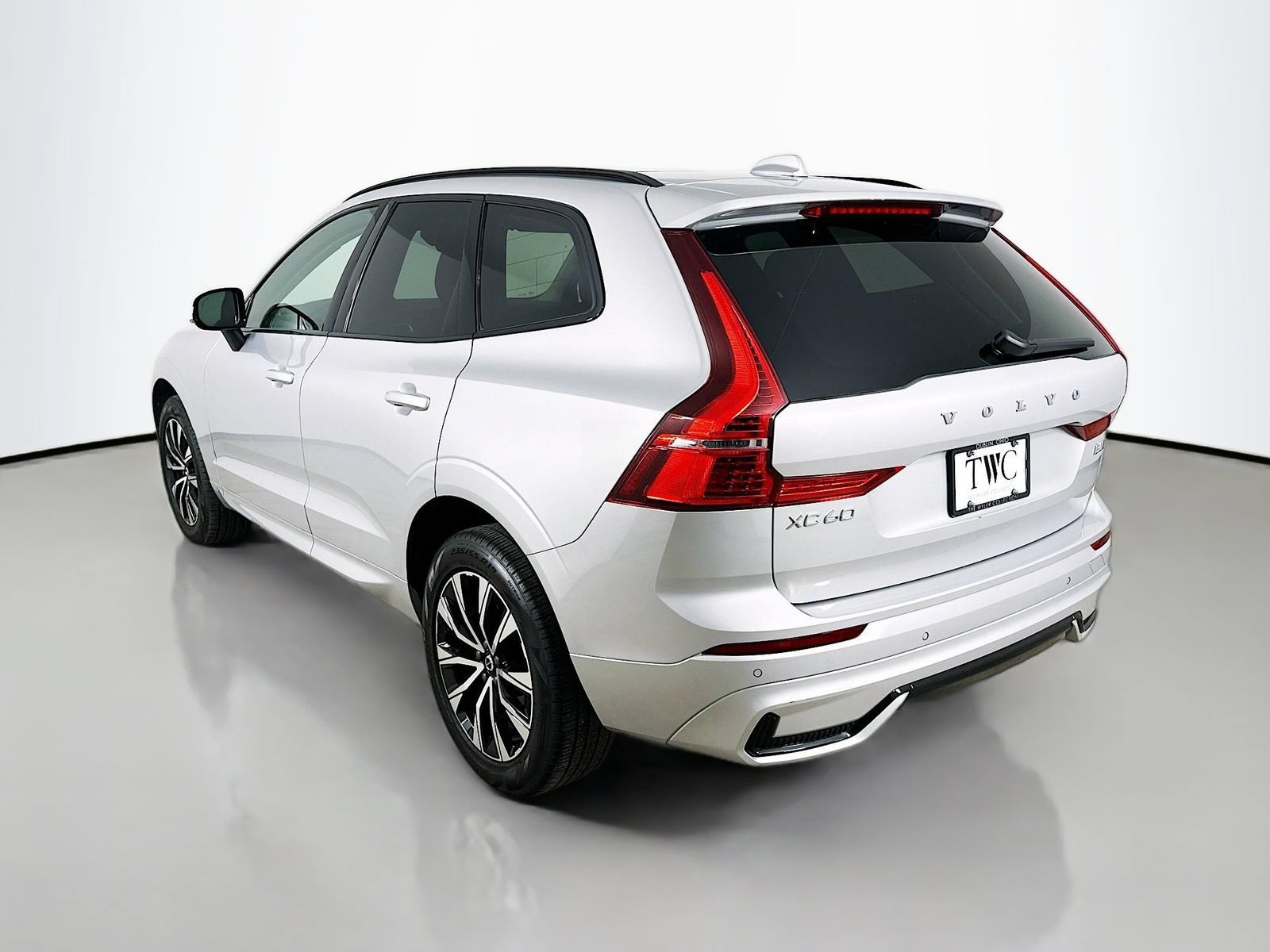 Used 2025 Volvo XC60 B5 Core AWD/4WD image 7