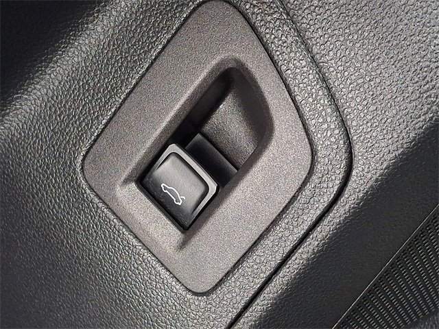 Used 2022 Volkswagen Atlas Cross Sport SE image 27