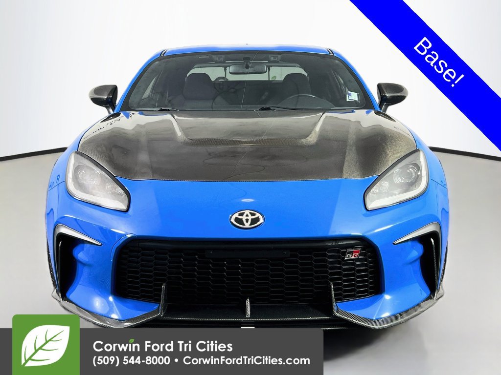 Used 2023 Toyota GR86 RWD image 4