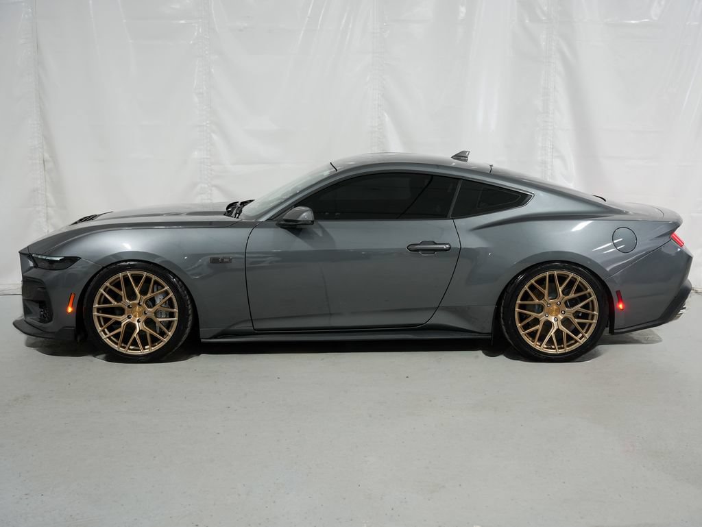 Used 2025 Ford Mustang GT Premium RWD image 2