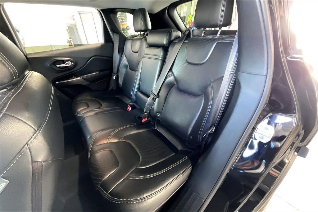 Used 2020 Jeep Cherokee Latitude FWD image 14